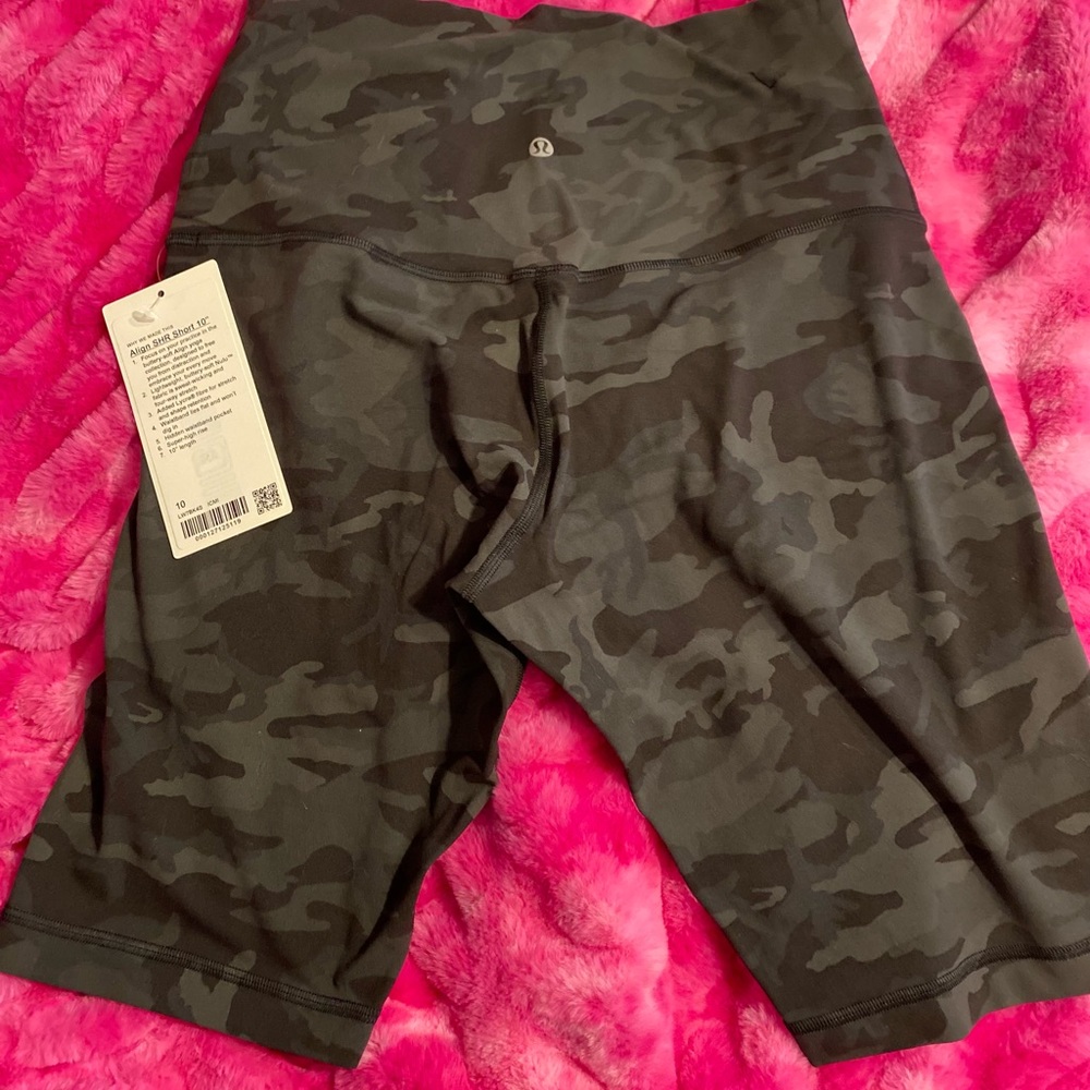 NWT Lululemon Align Super High Rise Shorts Sz 10